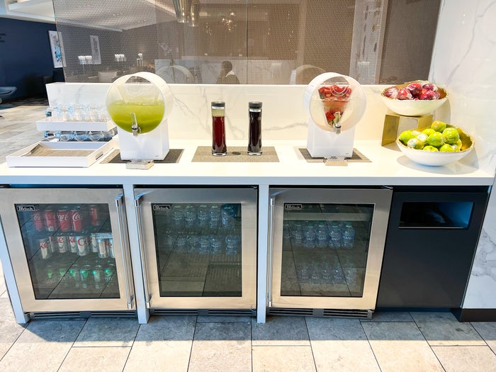 United Polaris Lounge Houston IAH drink station