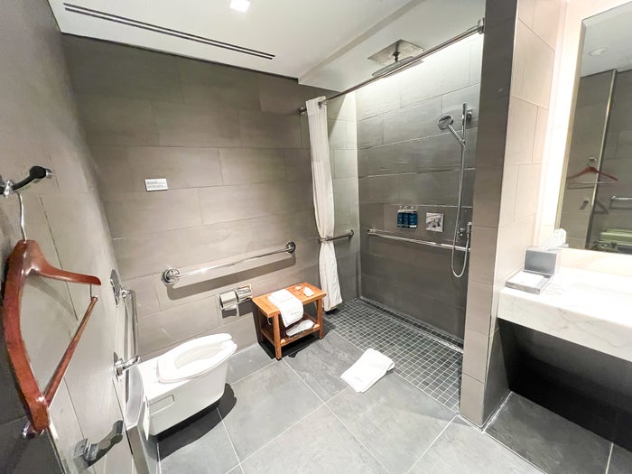 United Polaris Lounge Houston IAH shower United Polaris Lounge Houston IAH shower