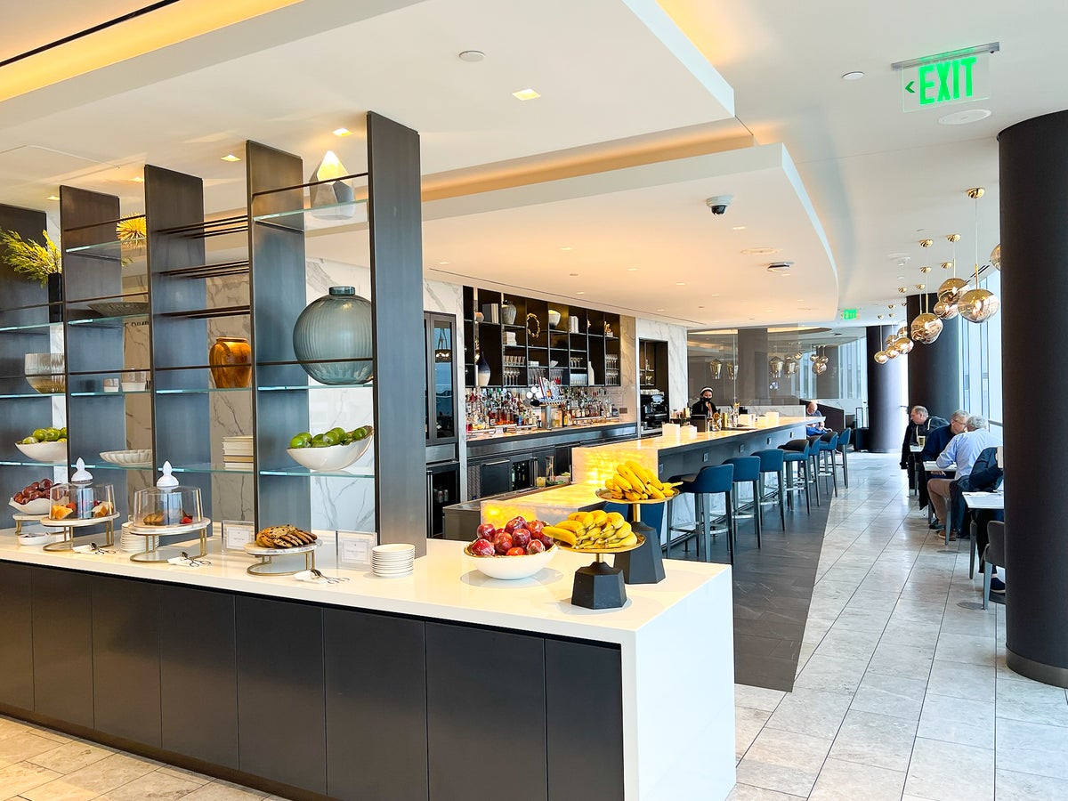 Full List of Airport Lounges at Houston’s George Bush Intercontinental Airport [IAH]