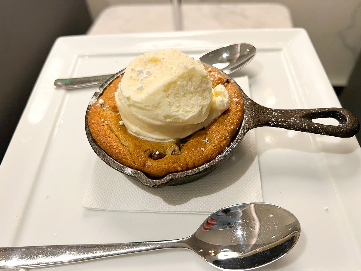 United Polaris Lounge Houston IAH warm cookie skillet