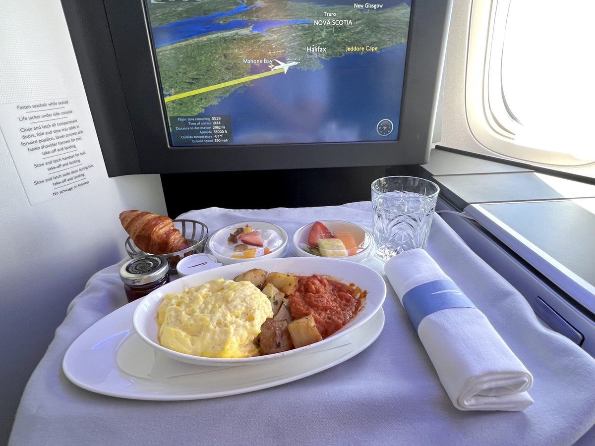 British Airways Boeing 777 300 Club Suite fb breakfast