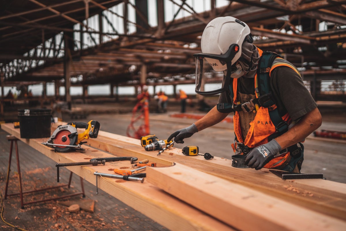The 6 Best Credit Cards for Construction Businesses [2023]