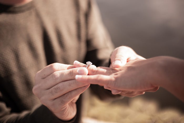 The Best Credit Cards for Buying an Engagement Ring or Wedding Ring [October 2026]