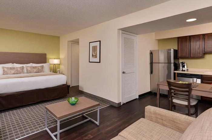 Hawthorn Suites