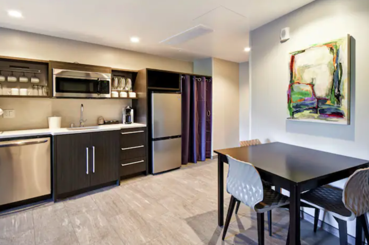 Home2Suites full kitchen