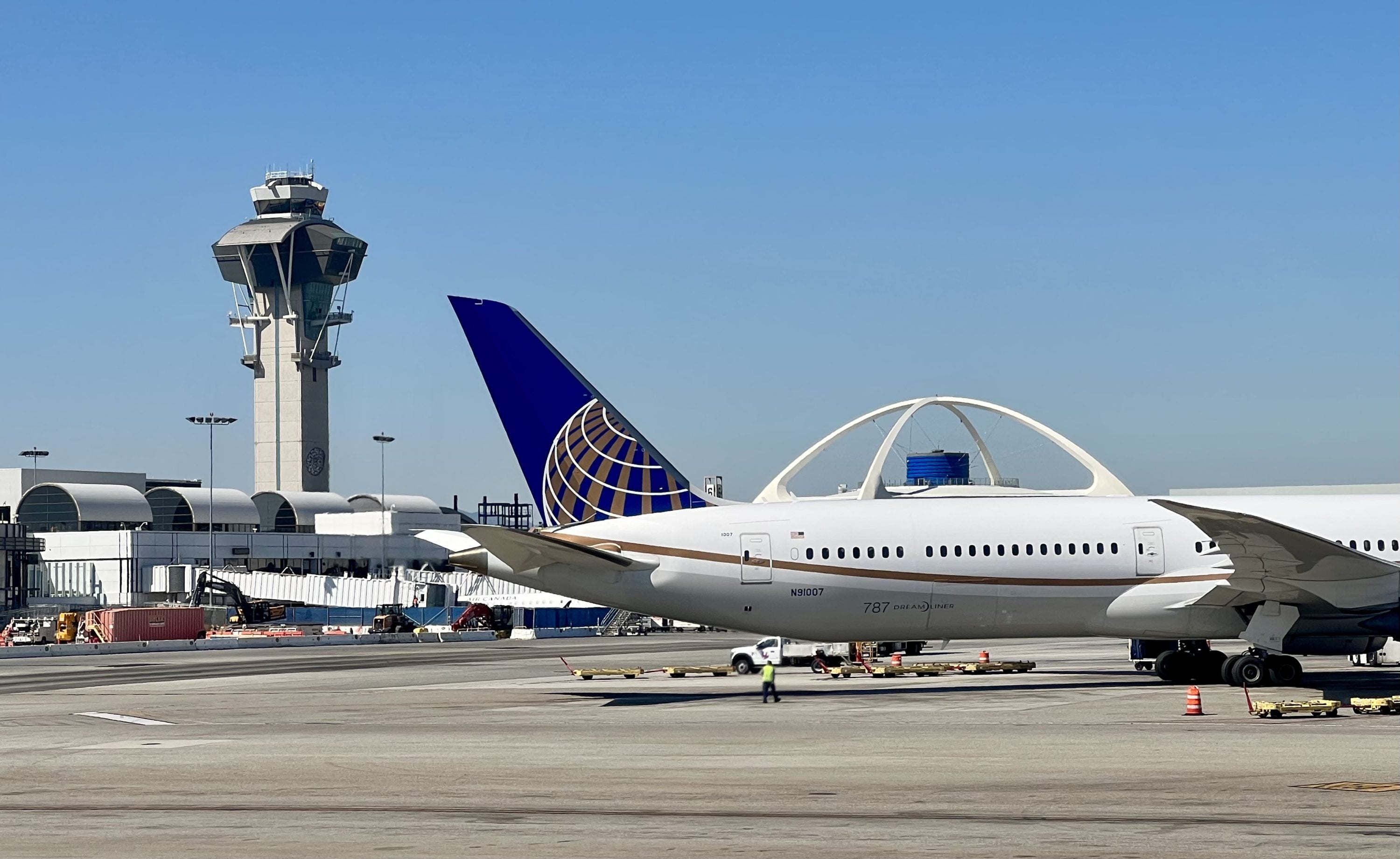 United Boeing 787 Dreamliner at LAX