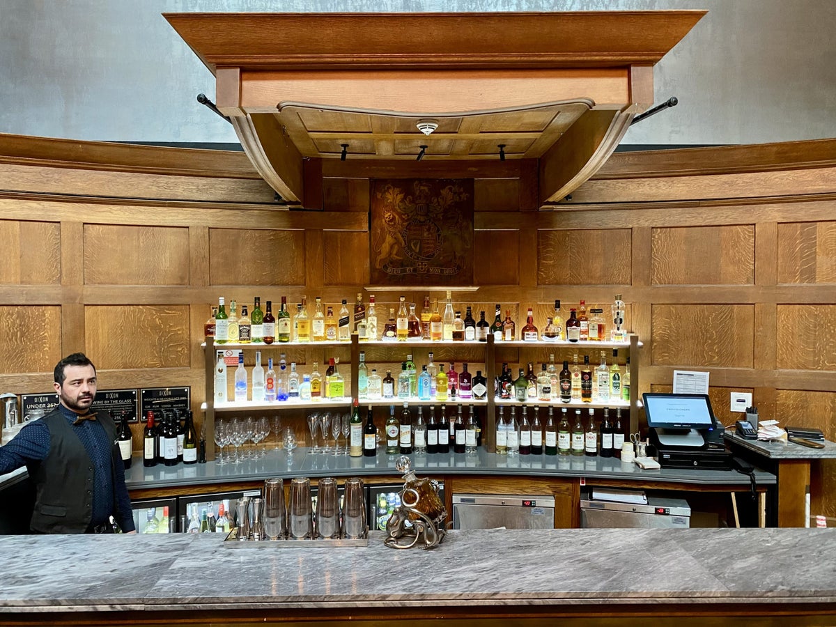 The Dixon London Autograph Collection Courtroom Bar bar