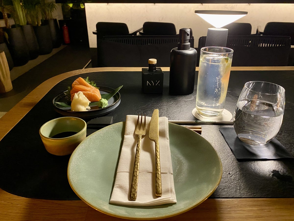 Academias Hotel Nyx Japanese Fusion Gastrobar salmon sashimi
