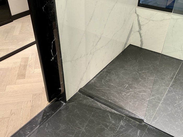 Academias Hotel bathroom design