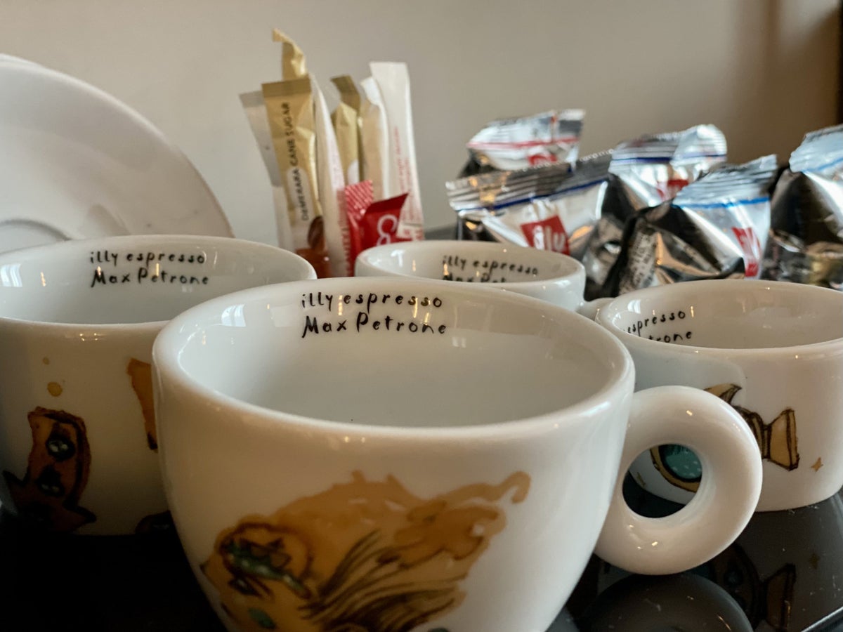 Academias Hotel bedroom espresso cups
