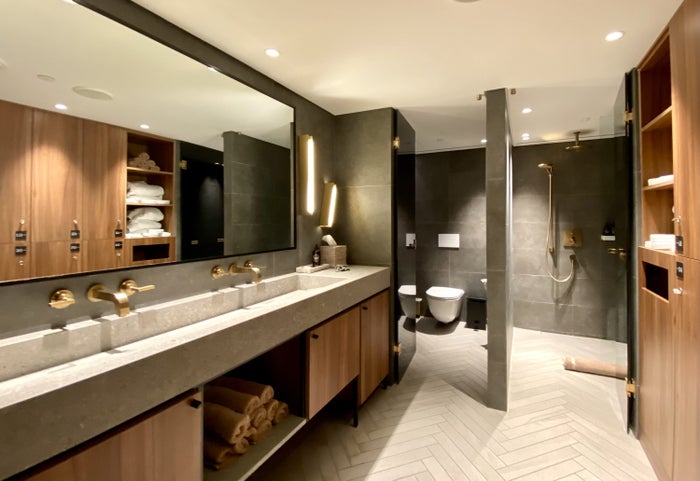 Academias Hotel changing room