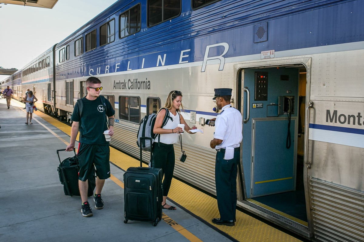 Amtrak Extends Change Fee Waiver Through October 2022
