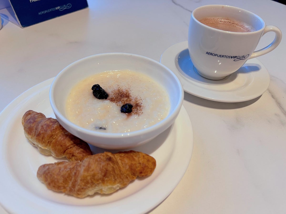 Breakfast at Aeropuertos VIP Club