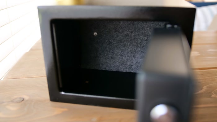 Hotel safe storage capacity