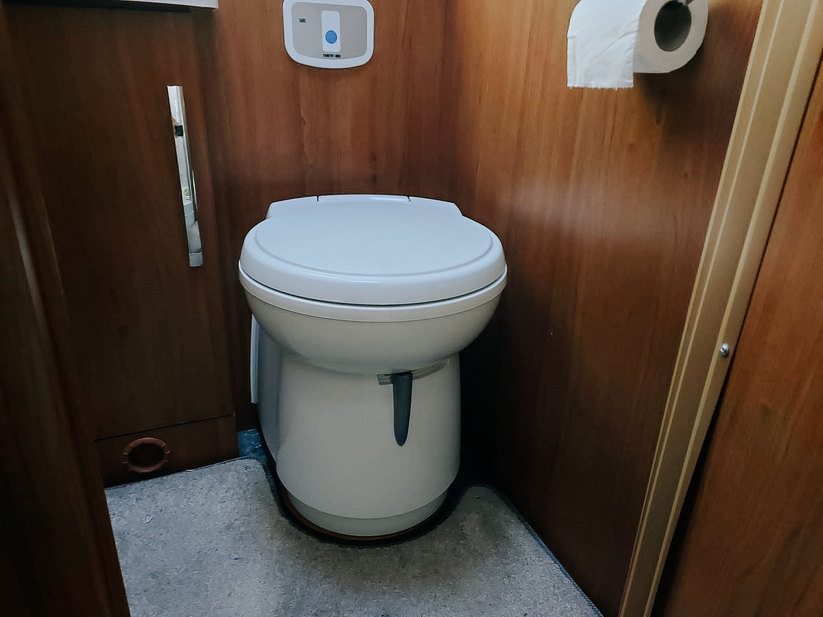 Alpcour Portable Toilet – Compact Indoor & Outdoor Commode w/Travel Bag for  Camping, RV, Boat – Piston Pump Flush, 5.3 Gallon Waste Tank, Built-In