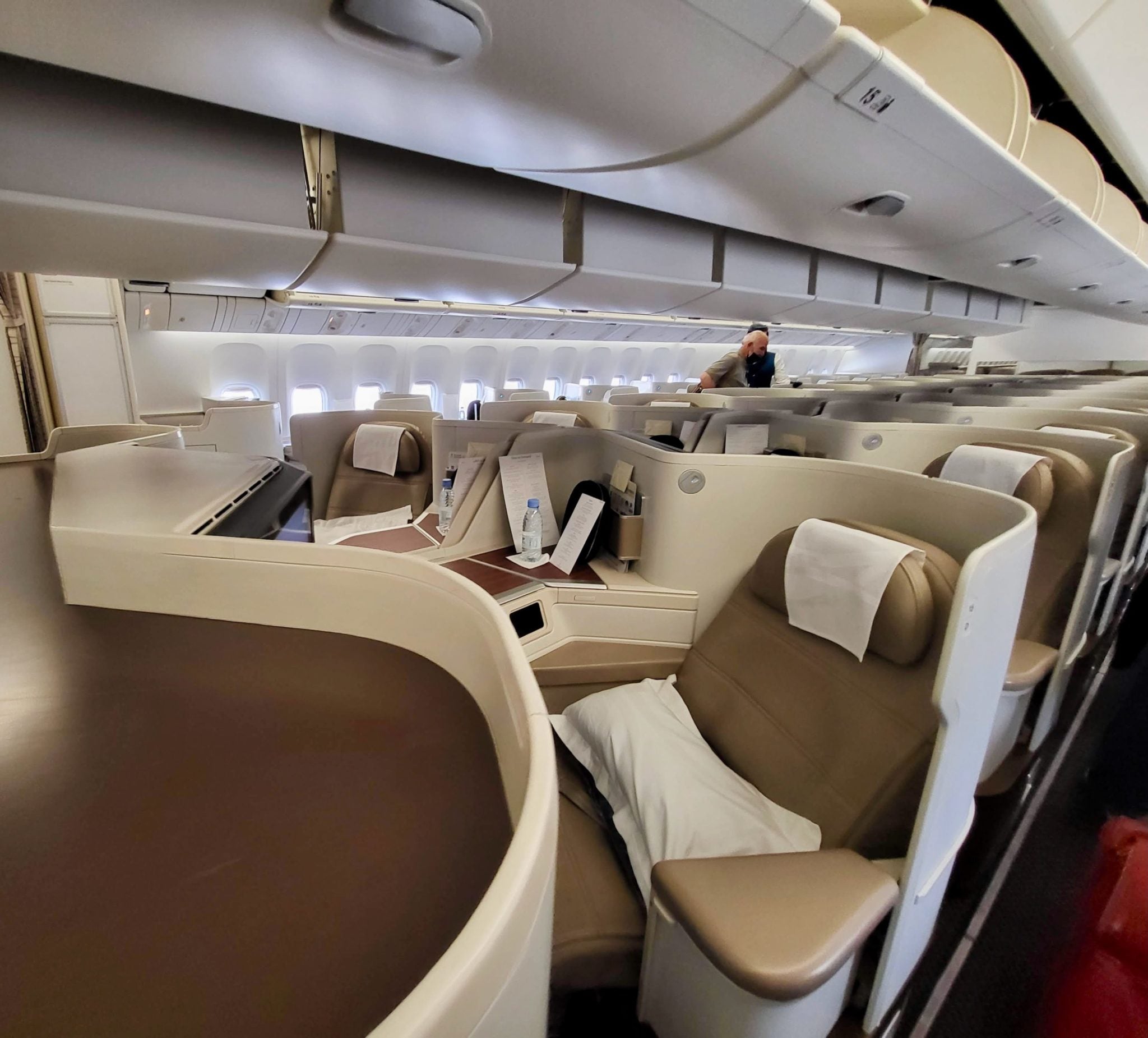 Saudia Airlines Boeing 777-300 Business Class Review [JED-LAX]