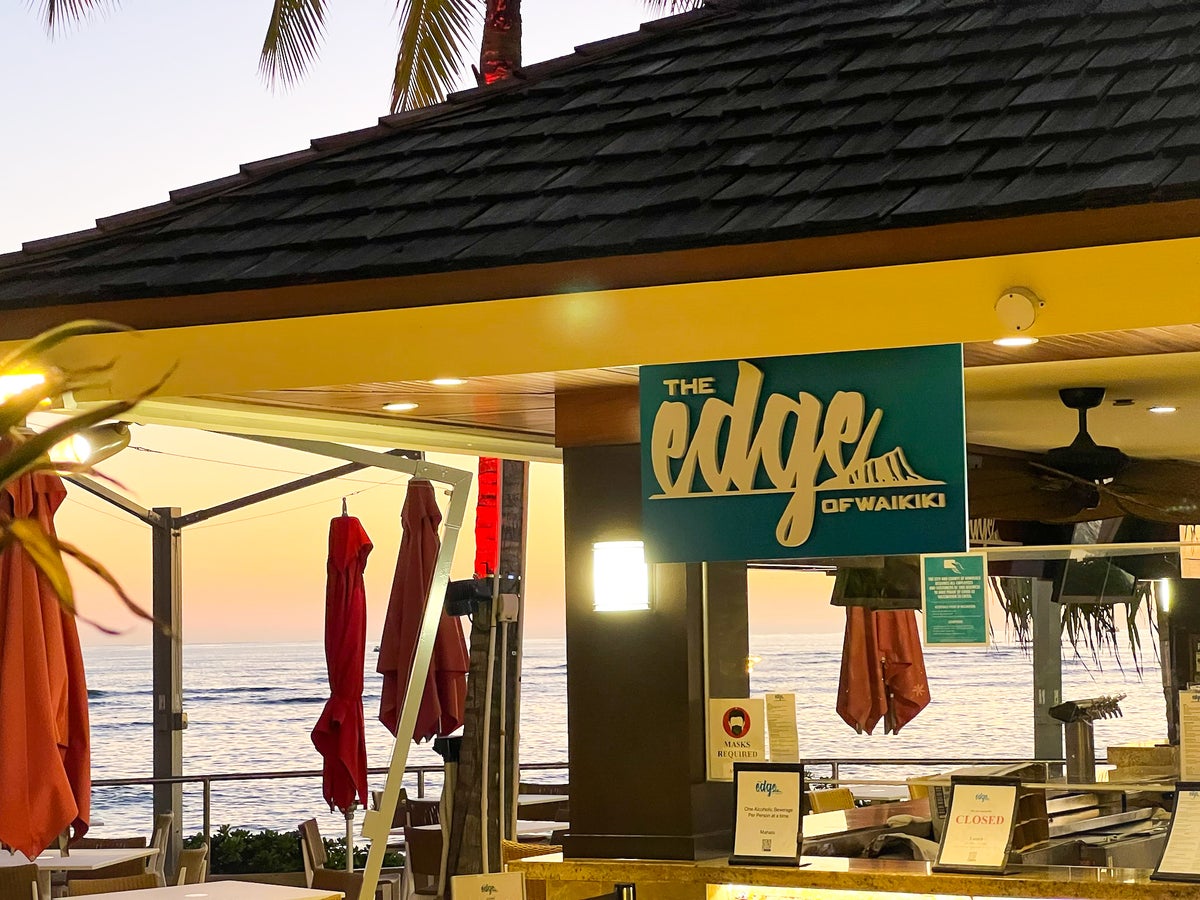 Sheraton Waikiki The Edge bar