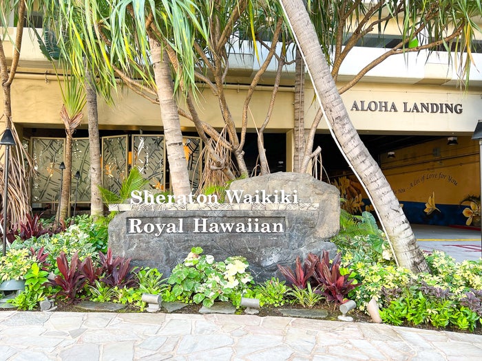 Sheraton Waikiki sign