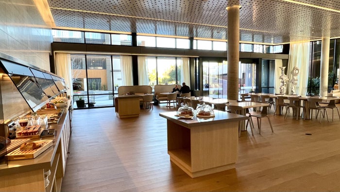 TETRA Hotel Autograph Collection breakfast buffet and dining area
