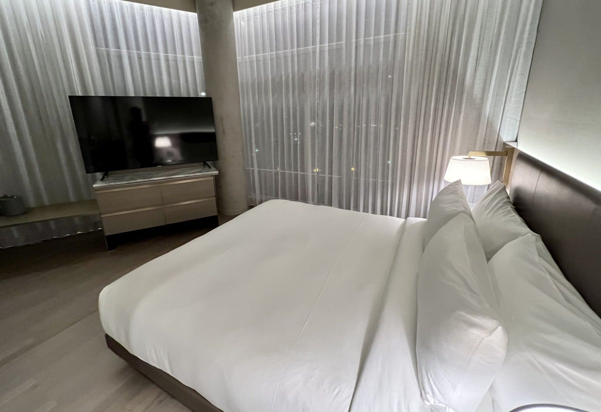 TETRA Hotel Autograph Collection suite bedroom 