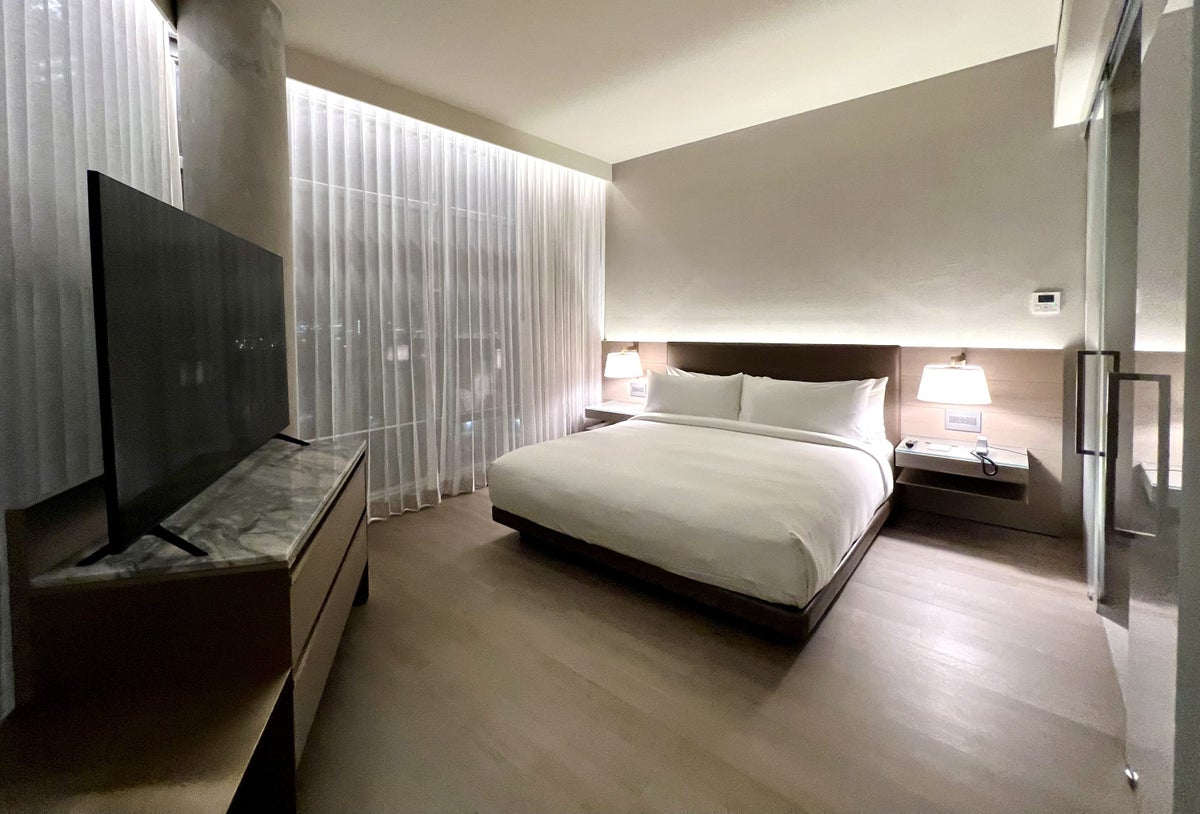 TETRA Hotel Autograph Collection suite bedroom