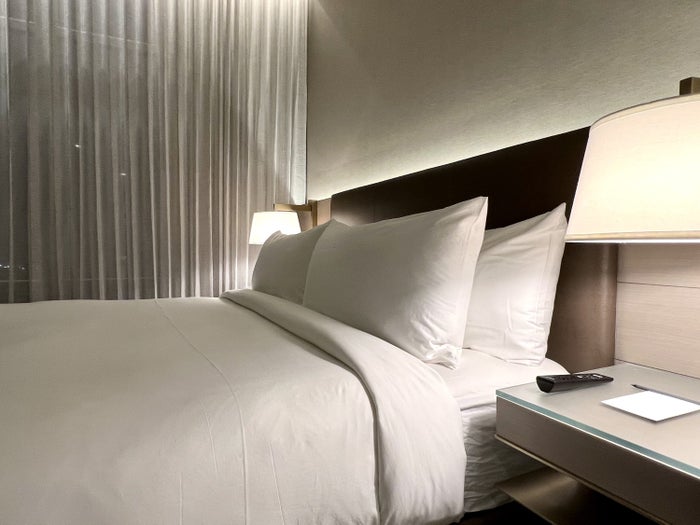 TETRA Hotel Autograph Collection suite bedside view