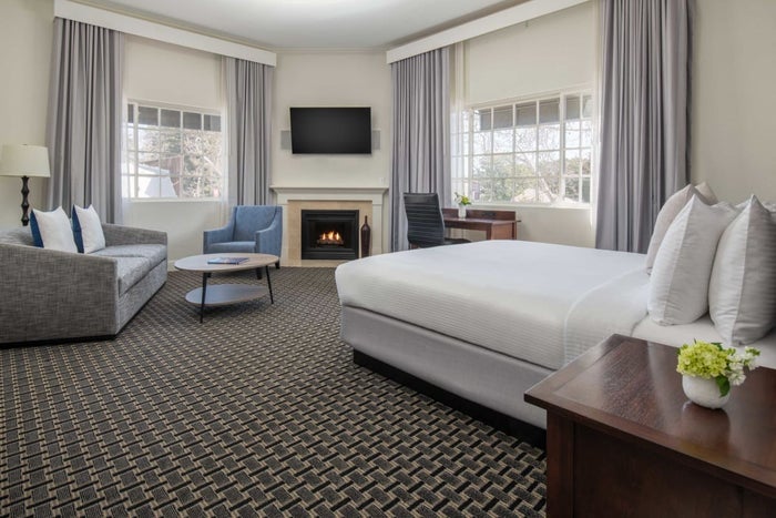 Toll House Hotel