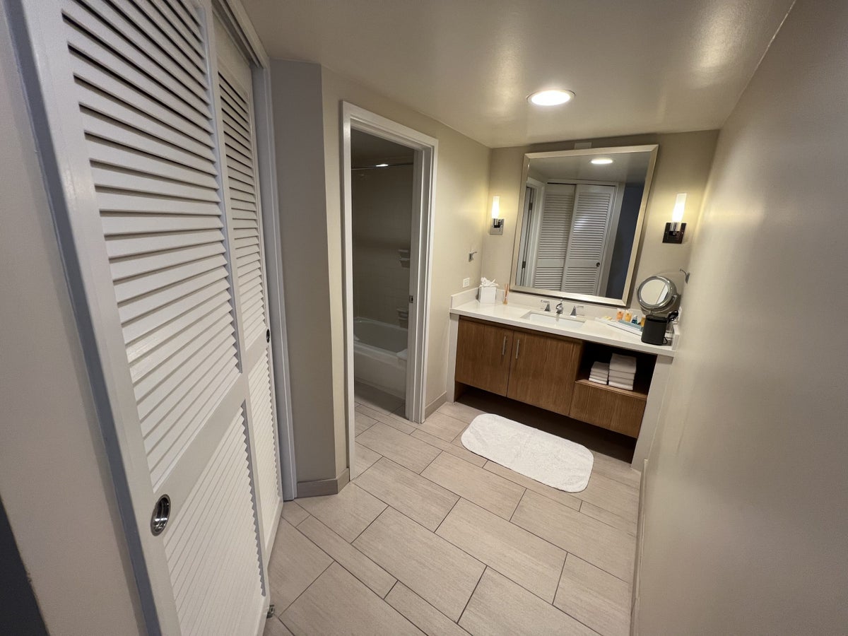 Hyatt Regency Waikiki Penthouse Suite Master Bathroom