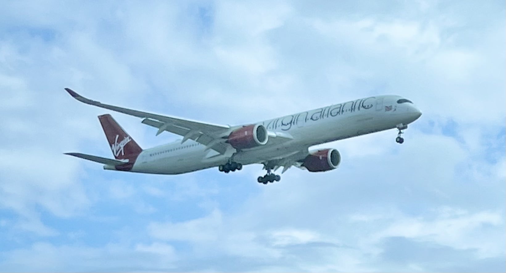 A Virgin Atlantic Airbus A350 on short finals into London Heathrow (LHR)