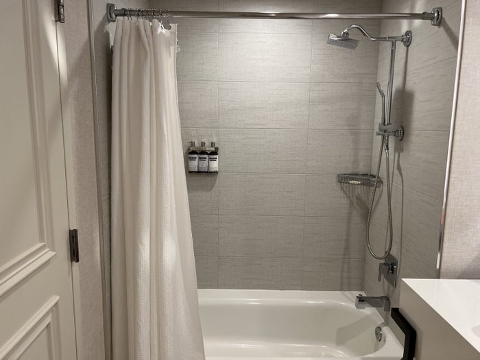Hyatt Regency Coconut Point Resort & Spa family suite bathtub