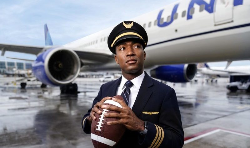 Pilot College Football United Airlines