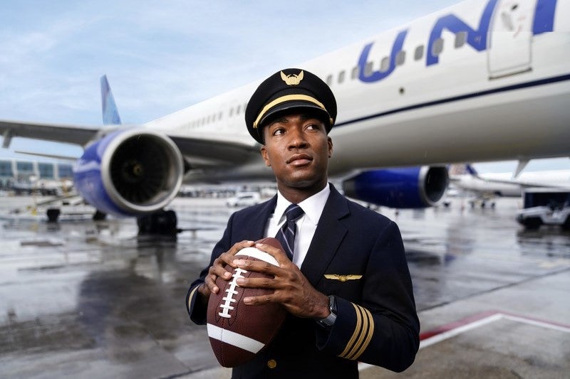 Pilot College Football United Airlines