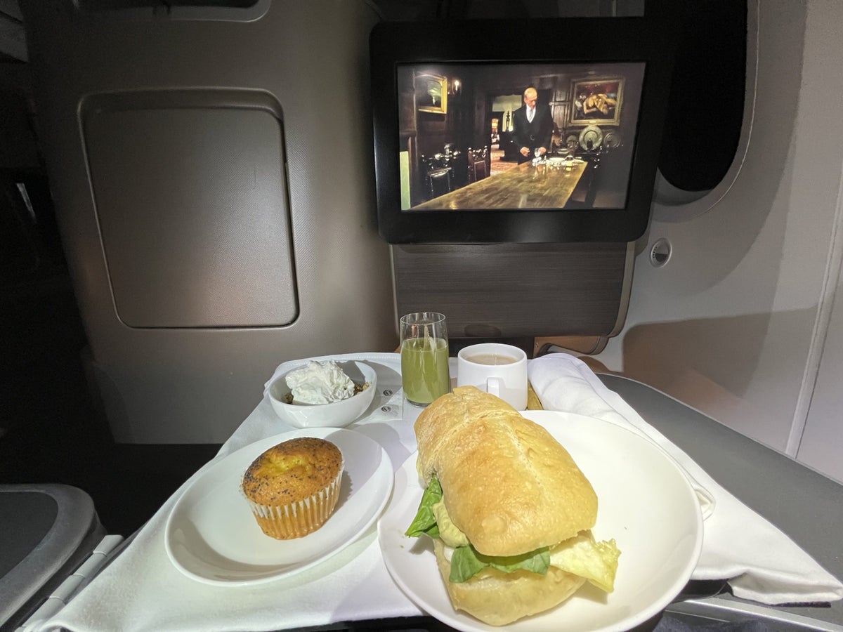 Qantas 787 Business Class Breakfast