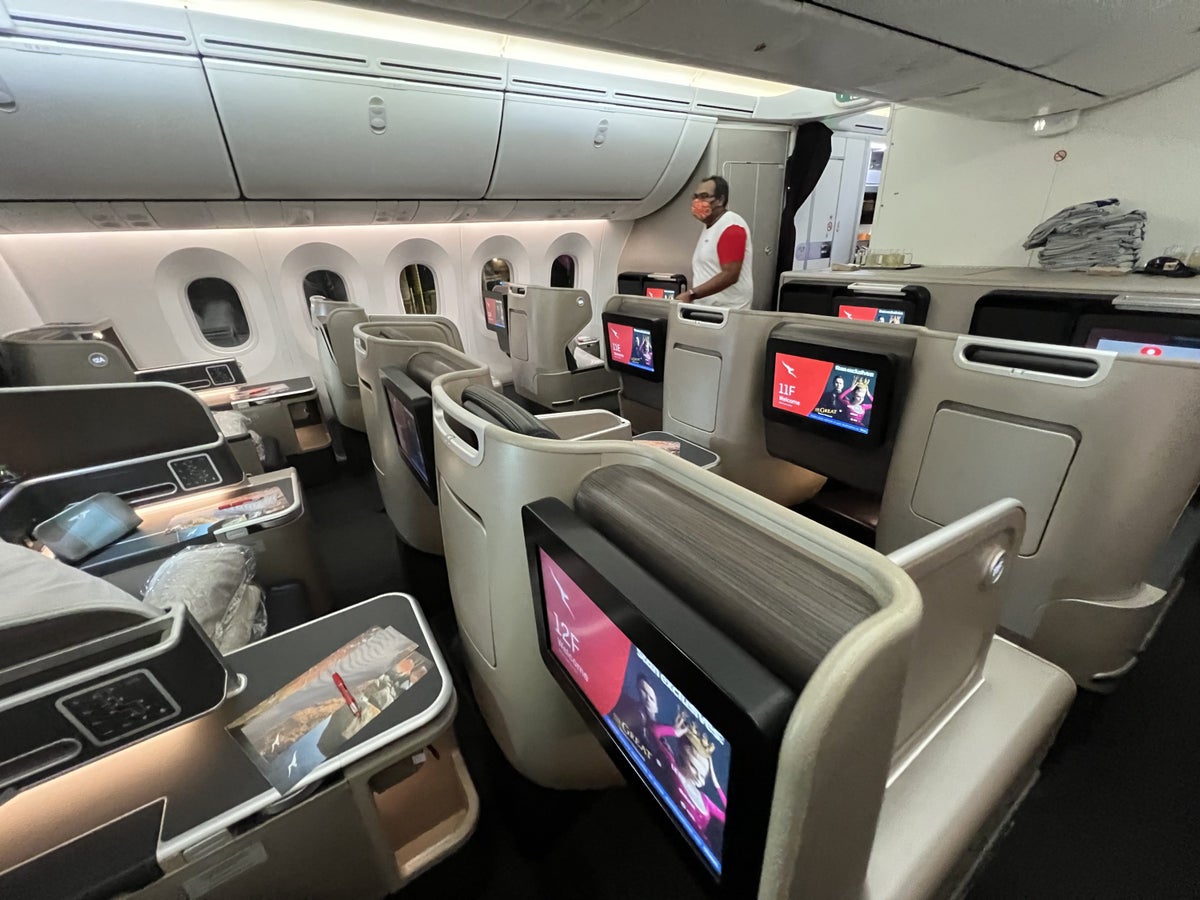 Qantas Airways Boeing 787-9 Dreamliner Business Class Review June 2022 [LAX to MEL]