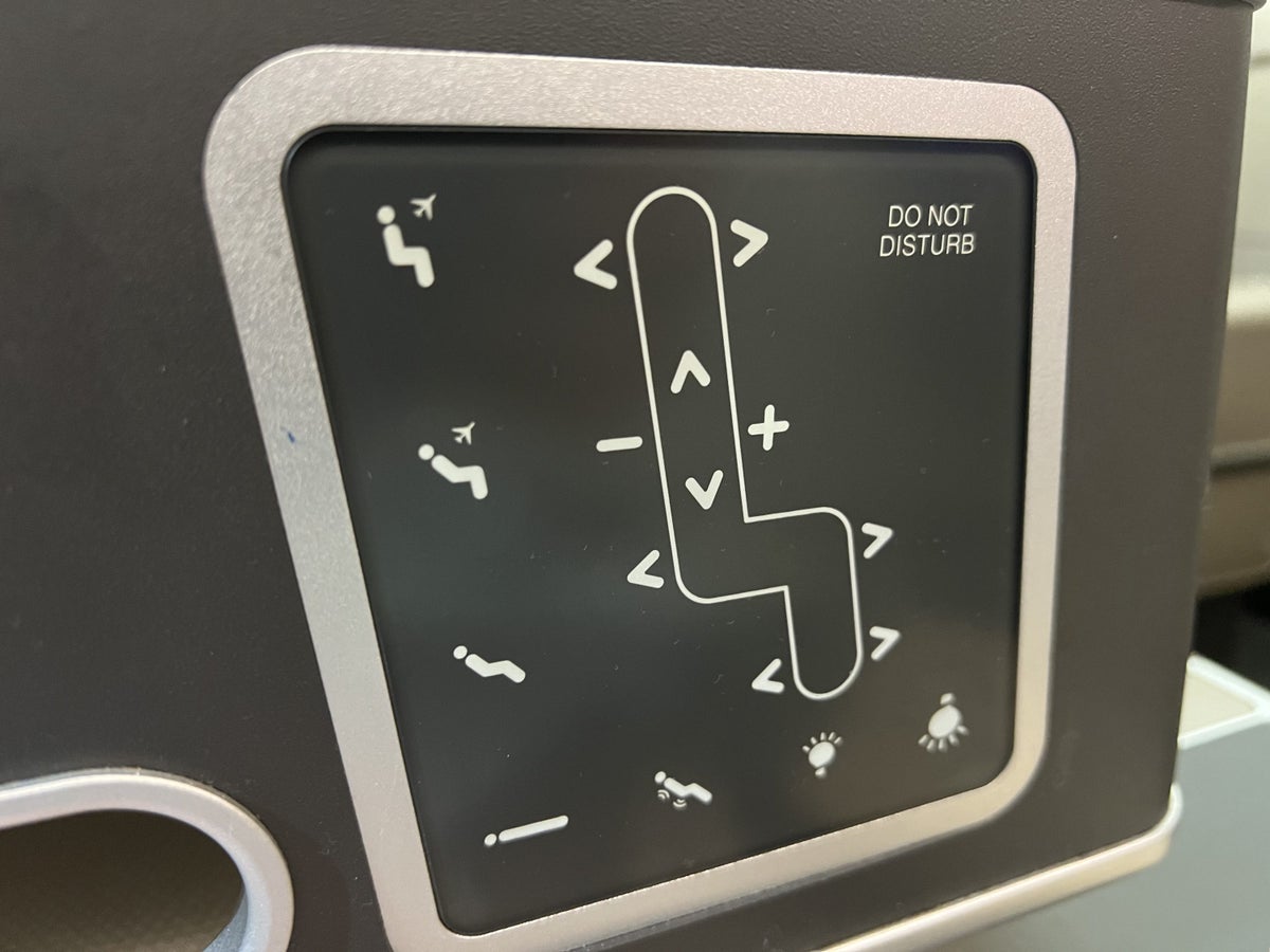 Qantas 787 Business Class Seat Controls