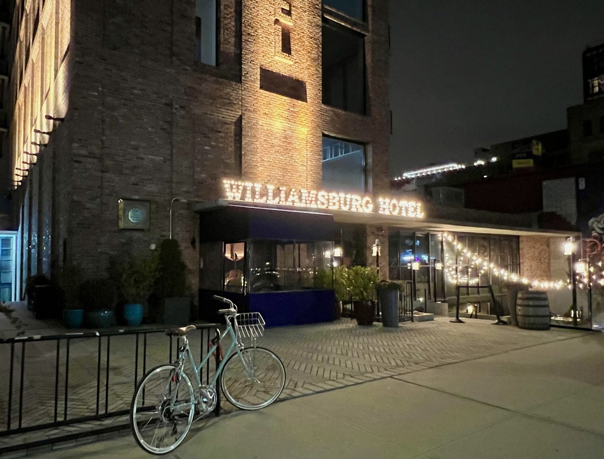 The Williamsburg Hotel by night