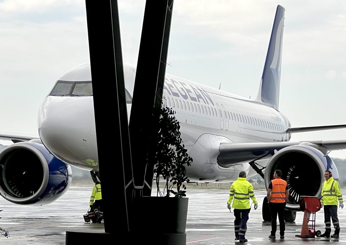 Aegean upgrade bid Aegean Airbus A320neo at gate