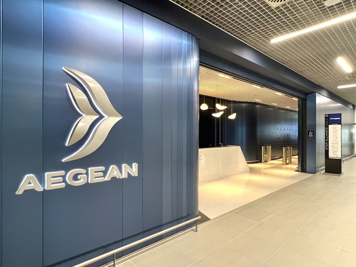 Aegean upgrade bid Aegean Lounge entrance