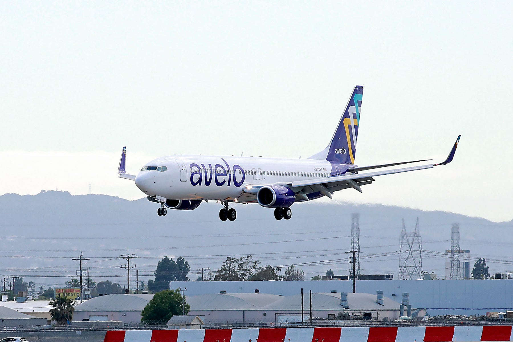 Avelo Boeing 737 coming into land