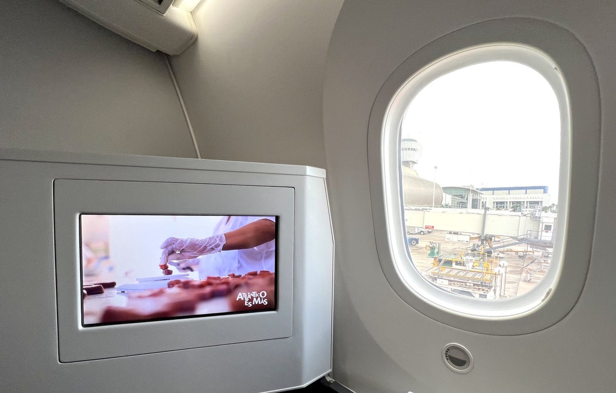 Avianca Boeing 787 Business Class IFE screen