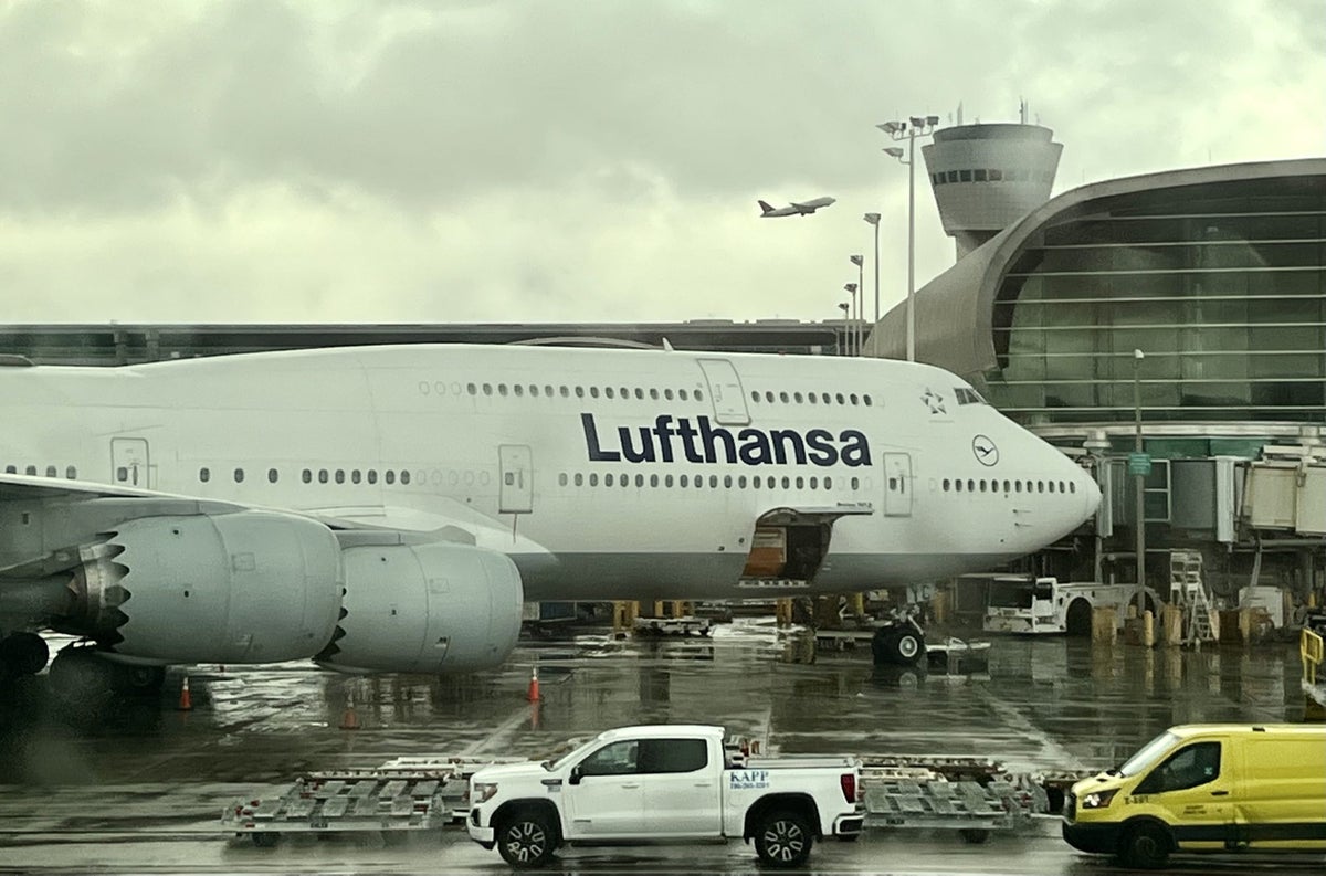 Avianca Boeing 787 Business Class Lufthansa Boeing 747 8i