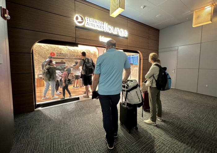 Avianca Boeing 787 Business Class MIA Turkish Airlines Lounge queue