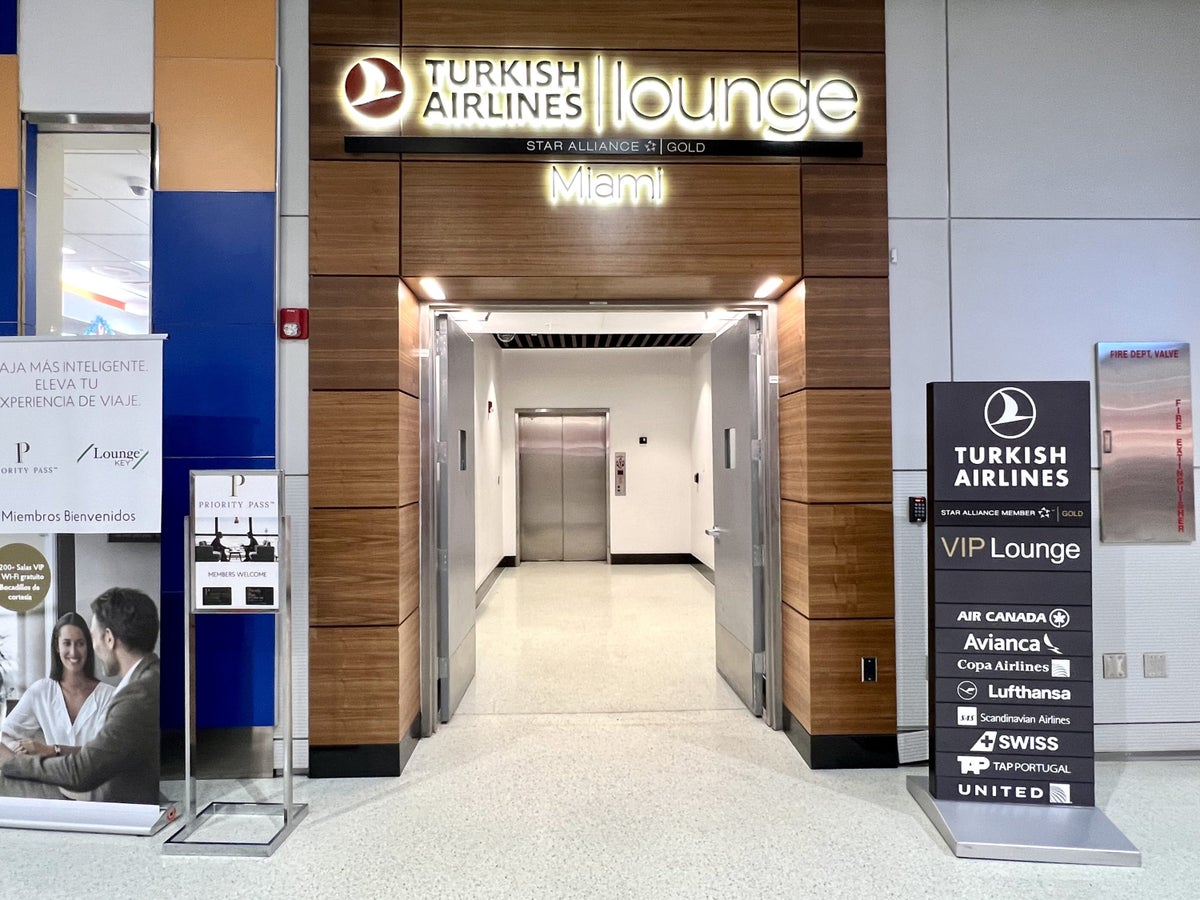 Avianca Boeing 787 Business Class MIA Turkish Airlines Lounge terminal entrance