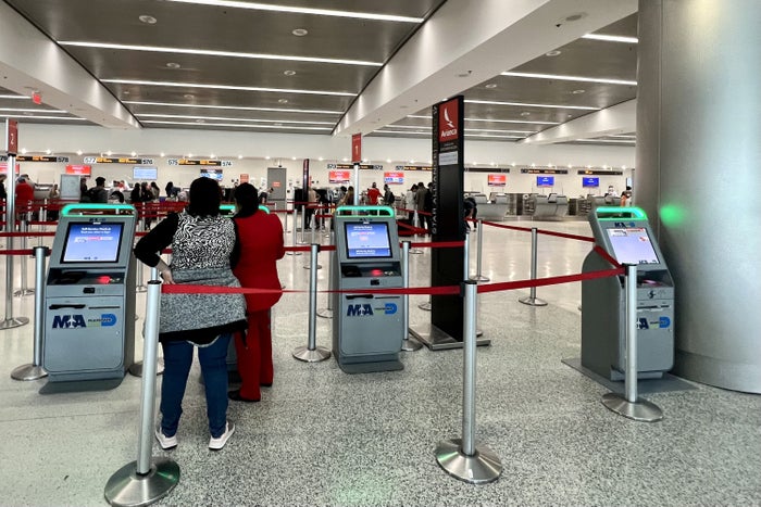 Avianca Boeing 787 Business Class MIA self check in