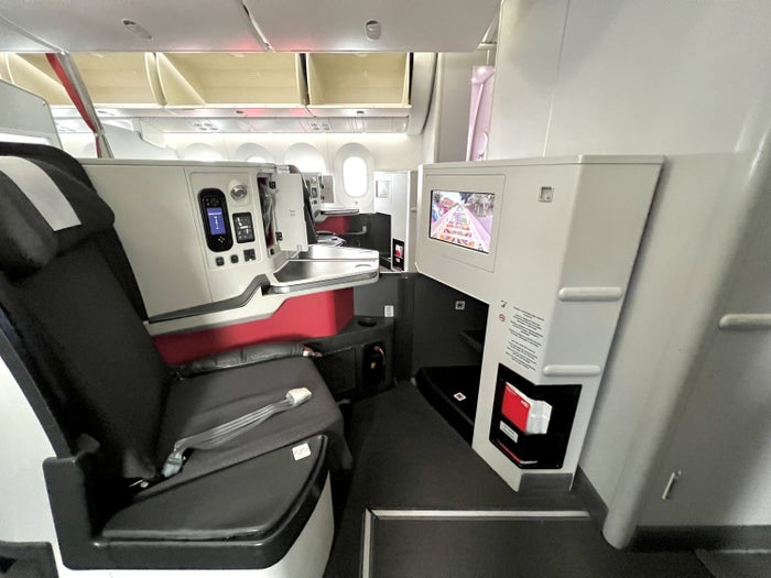 Avianca Boeing 787 Business Class seat 6K neighbor