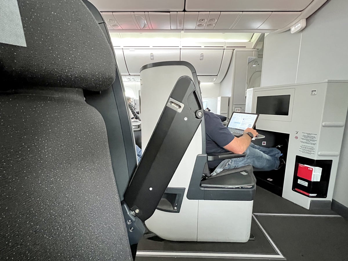 Avianca Boeing 787 Business Class seat armrest