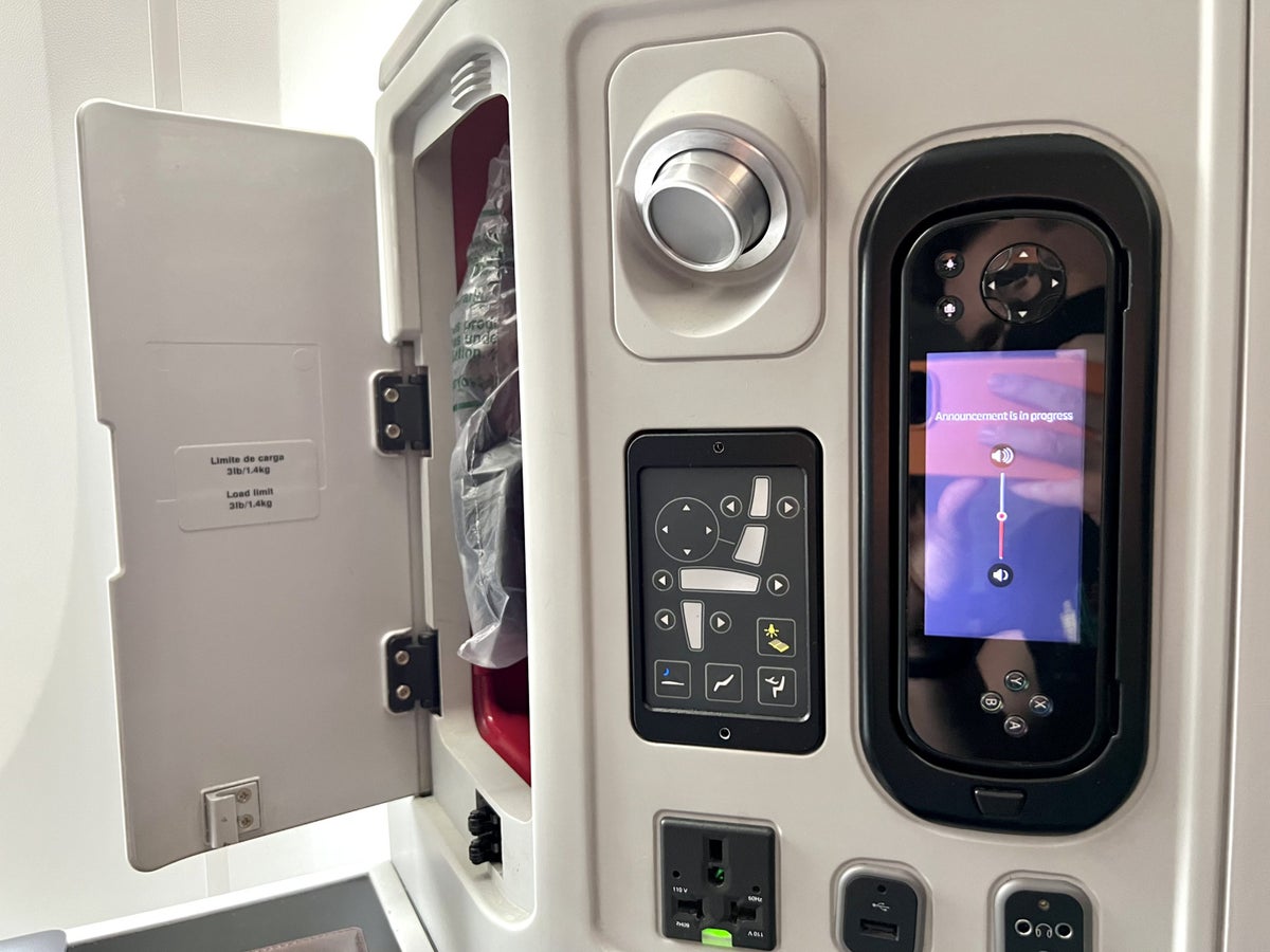 Avianca Boeing 787 Business Class seat controls and power outlets