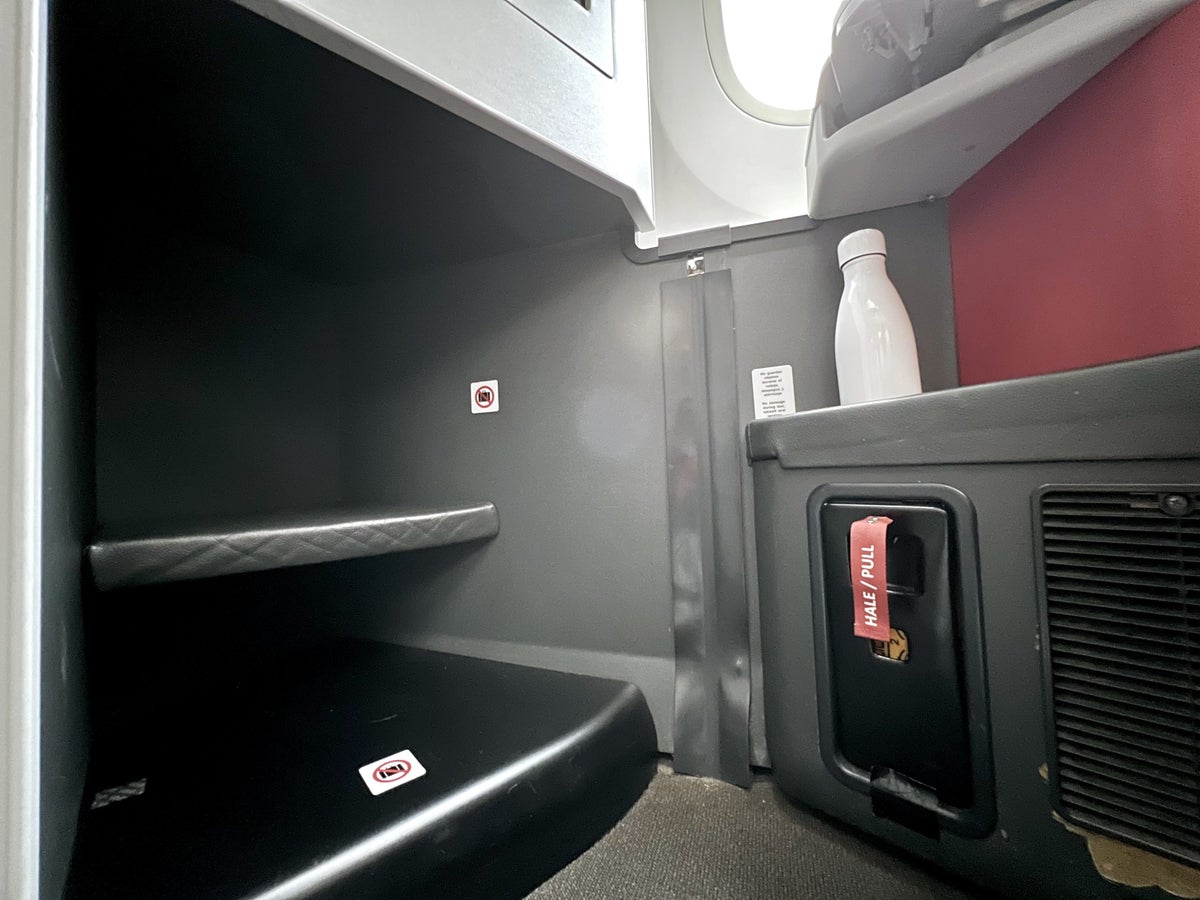 Avianca Boeing 787 Business Class seat footwell