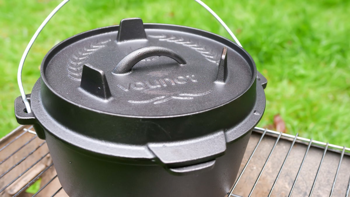 Camping dutch oven 1