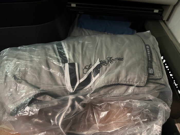 Saks Fifth Avenue bedding United Polaris